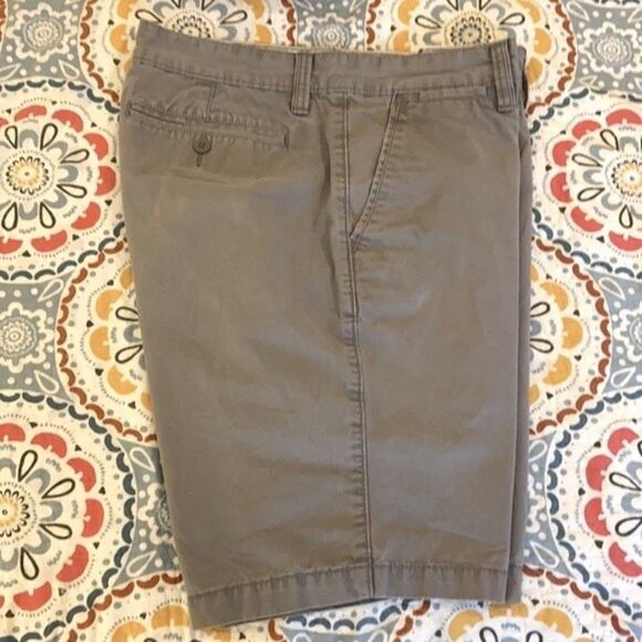Sonoma Men’s Gray Flat Front Shorts Size 30 Waist - Picture 2 of 6